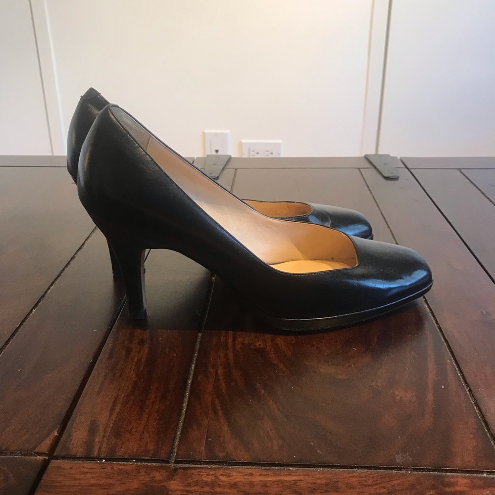 Cole Haan black leather heels size 7.5 - Picture 2 of 7
